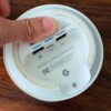 Google Wifi NLS-1304-25 機身底部與型號標示 Google Wifi NLS-1304-25 底部型號標籤、USB-C 電源孔與乙太網路埠